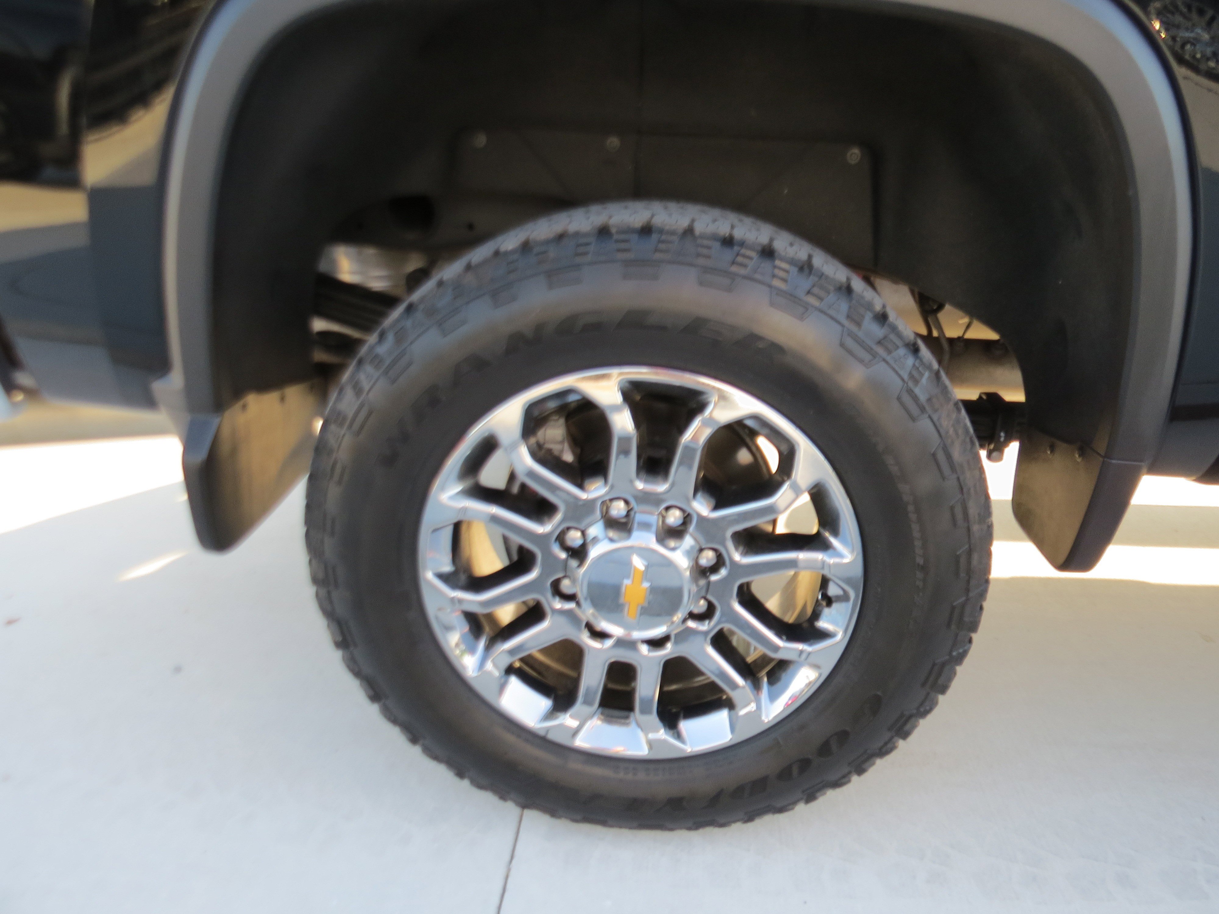 Used 2024 Chevrolet Silverado 2500 LTZ w/ LTZ Convenience Package AWD/4WD image 12
