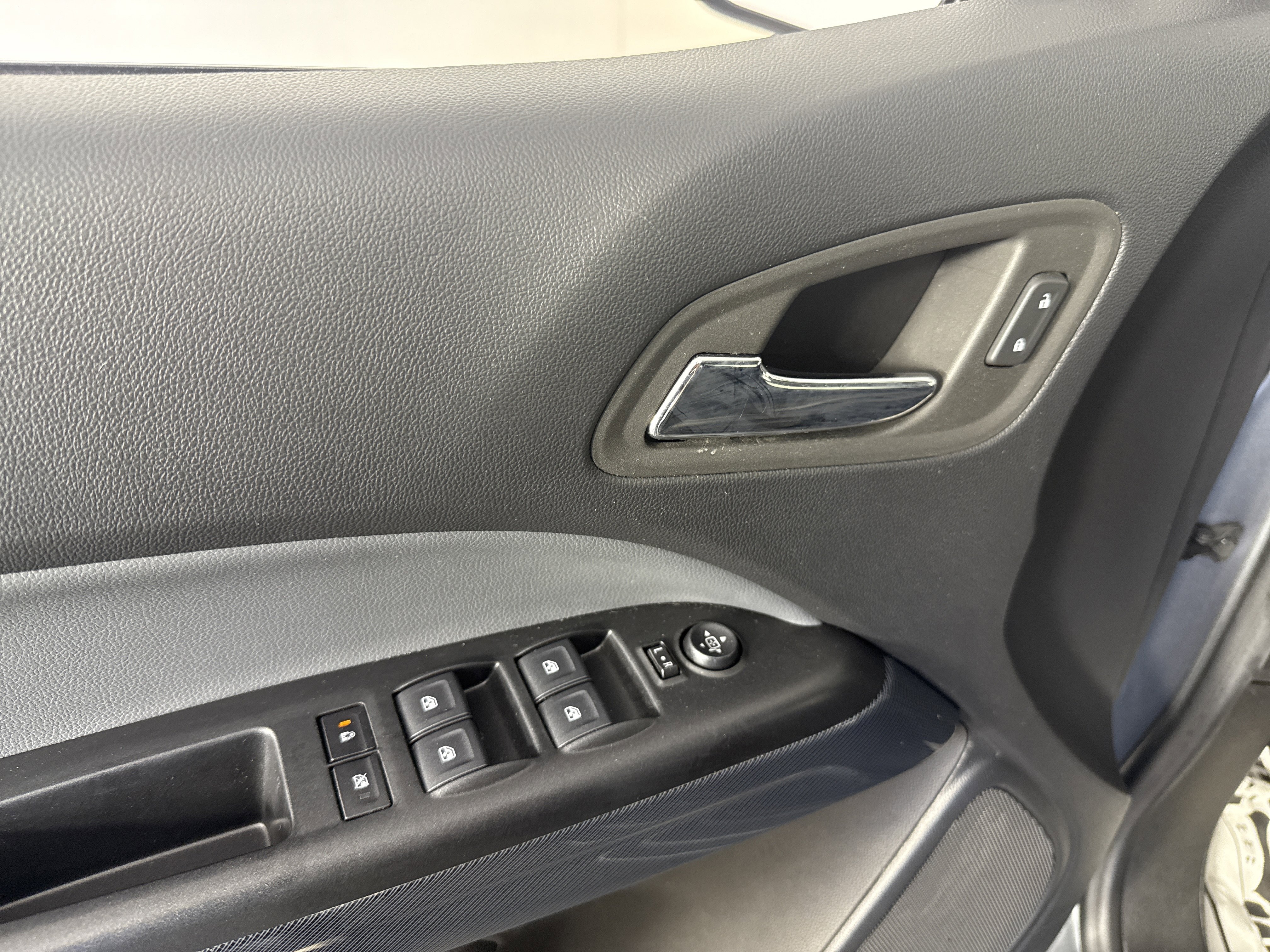 Used 2022 Chevrolet Colorado Z71 w/ Safety Package image 14