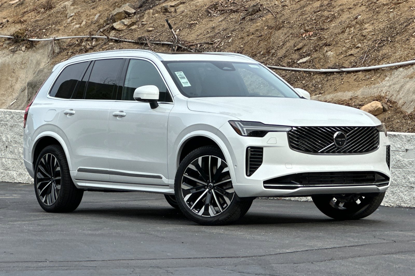 New 2026 Volvo XC90 T8 Plus w/ Protection Package AWD/4WD image 2