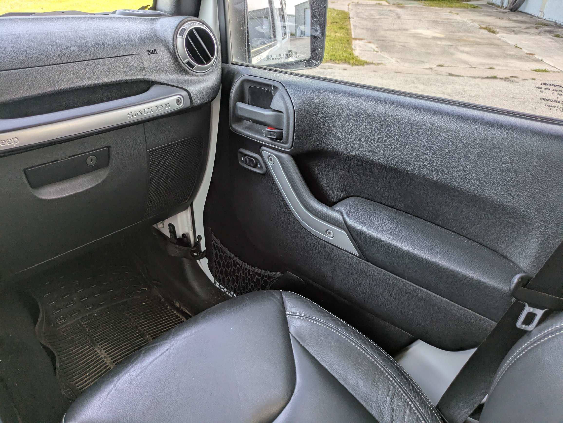 Used 2015 Jeep Wrangler Unlimited Sahara w/ Dual Top Group AWD/4WD image 17