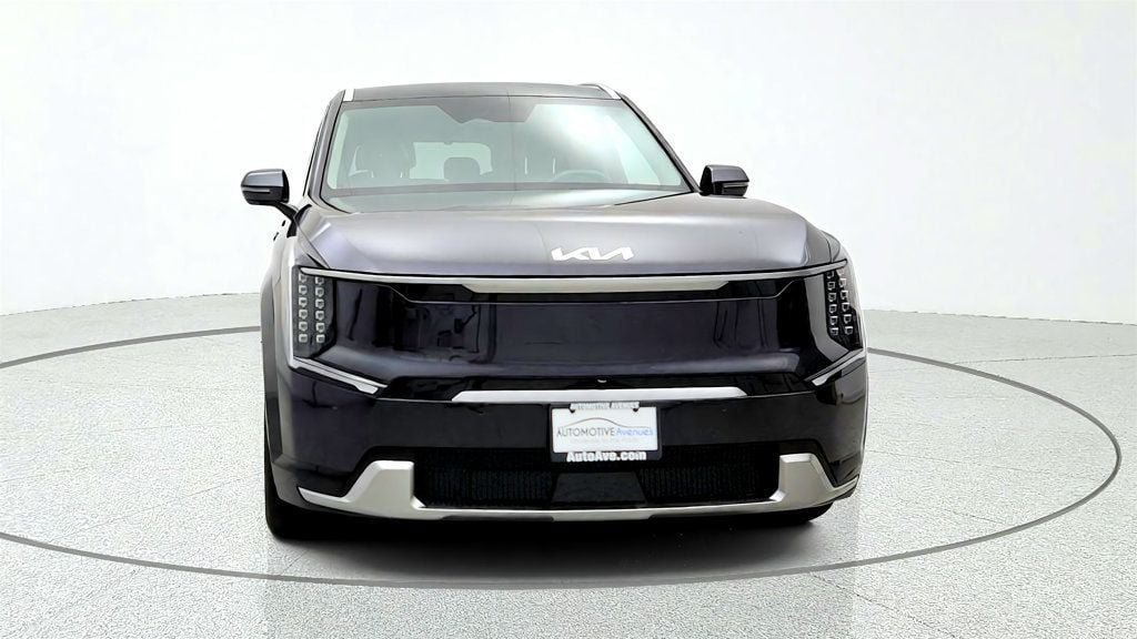 Used 2026 Kia EV9 Land AWD/4WD image 2