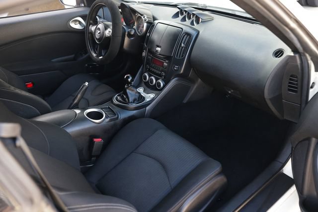 Used 2016 Nissan 370Z Coupe RWD image 15