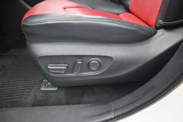 Used 2023 Toyota Highlander XSE FWD image 13