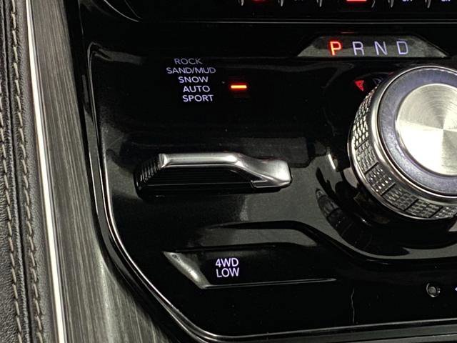 Used 2023 Jeep Wagoneer L Series III w/ Preferred Equipment Group image 23