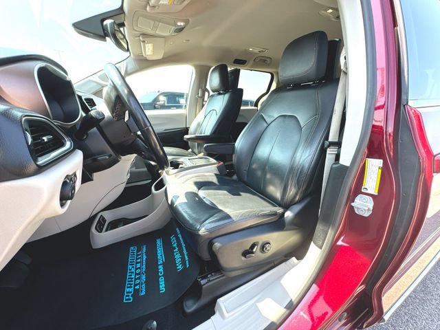 Used 2019 Chrysler Pacifica Touring-L Plus w/ Tire & Wheel Group FWD image 19