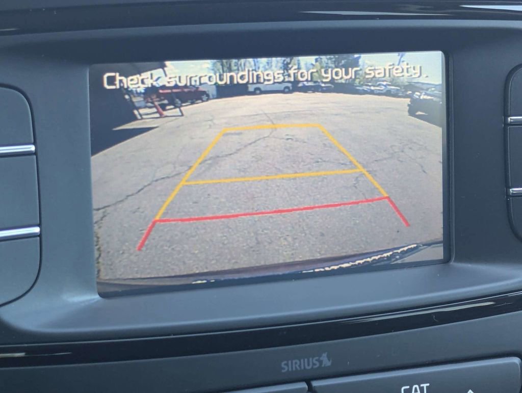 Used 2016 Kia Sorento LX image 21