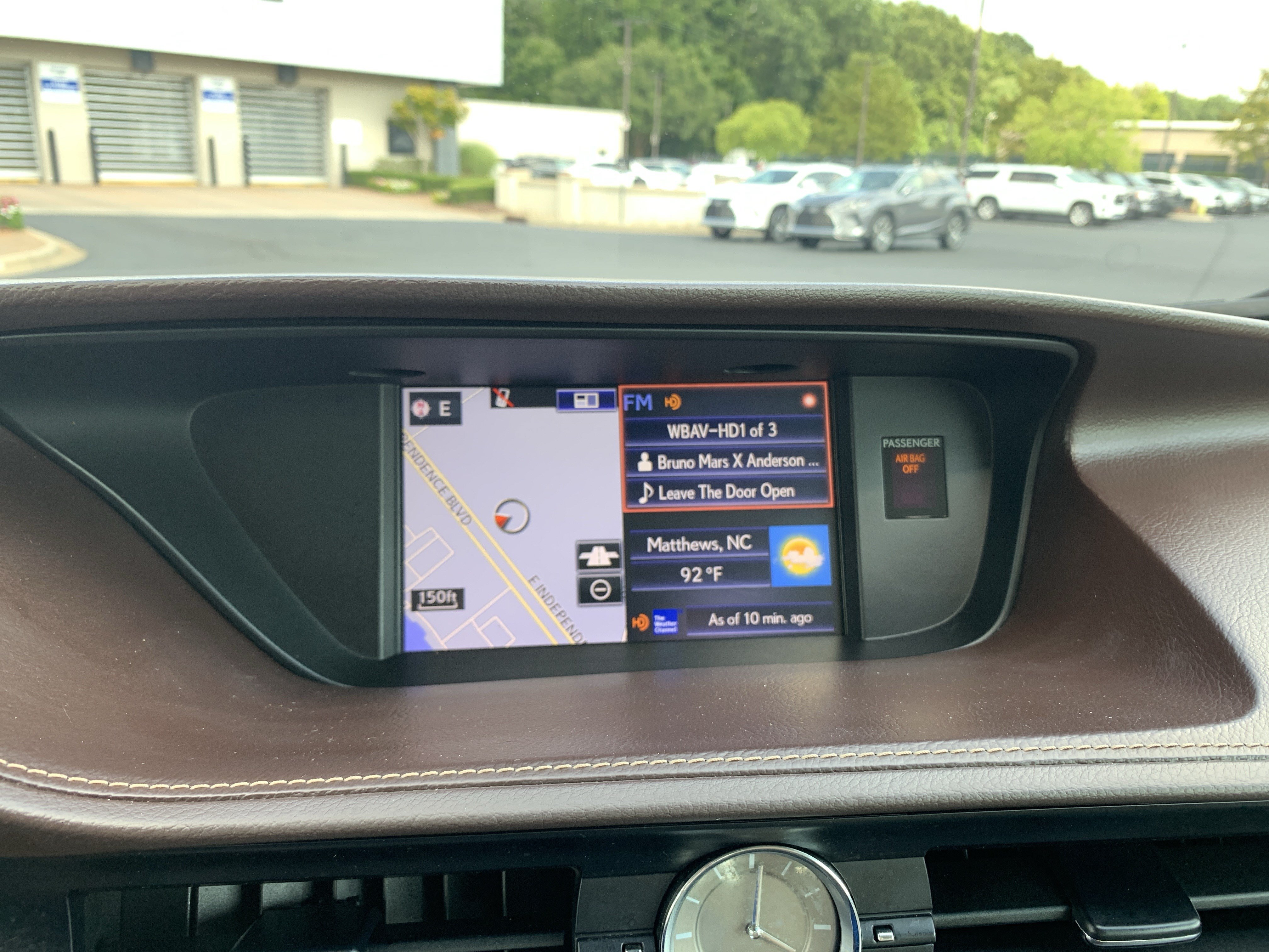 Used 2016 Lexus ES 350 w/ Luxury Package w/Wood Trim FWD image 24