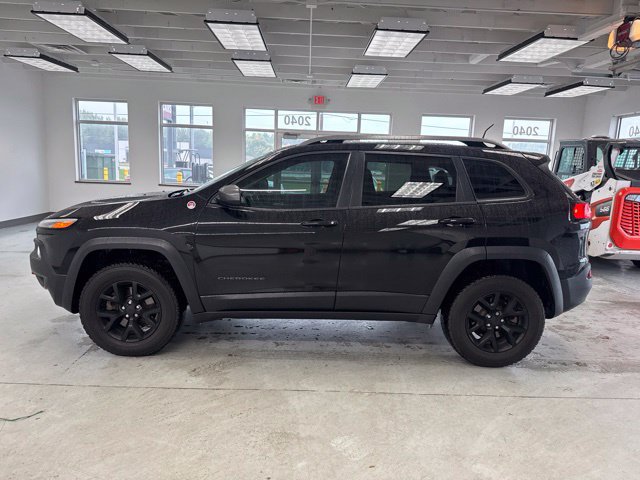 Used 2017 Jeep Cherokee Trailhawk w/ Cold Weather Group AWD/4WD image 5