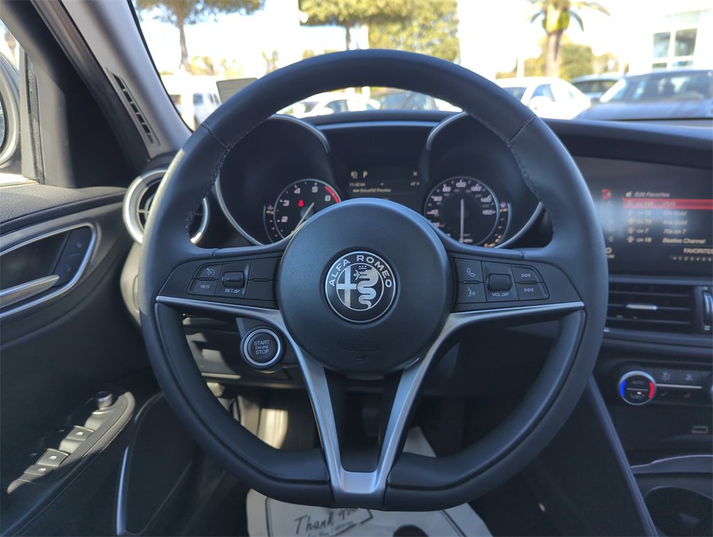 Used 2019 Alfa Romeo Giulia Base image 25
