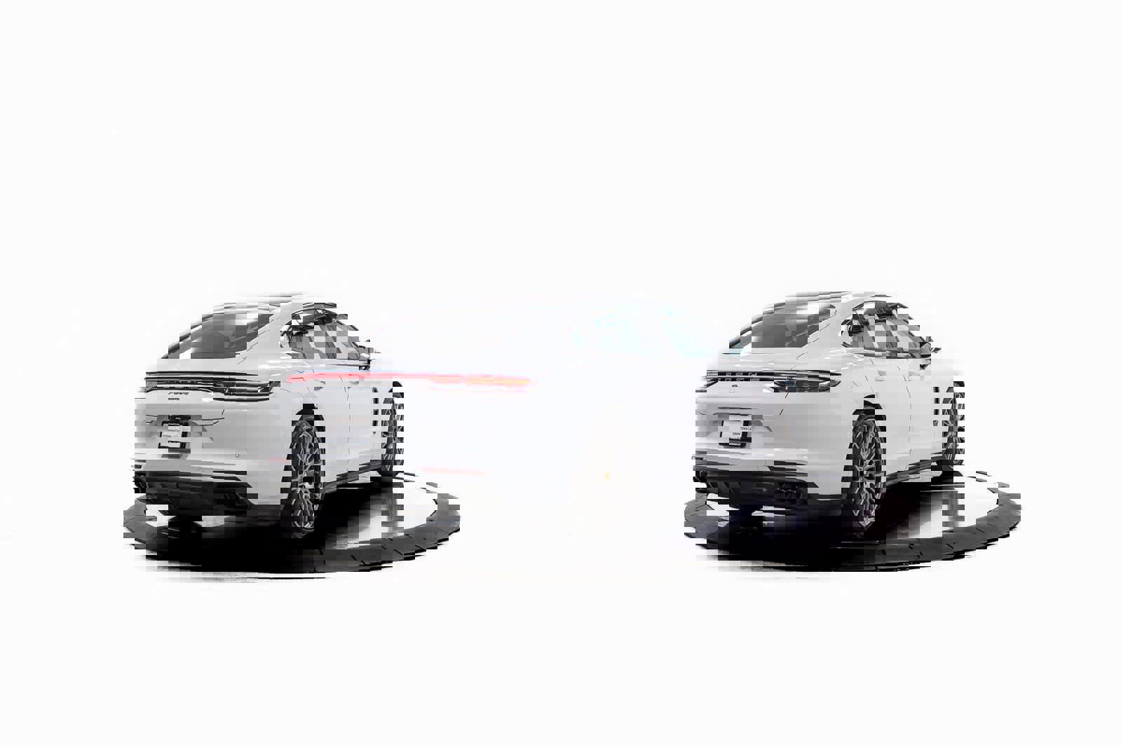 Used 2023 Porsche Panamera Platinum Edition image 7