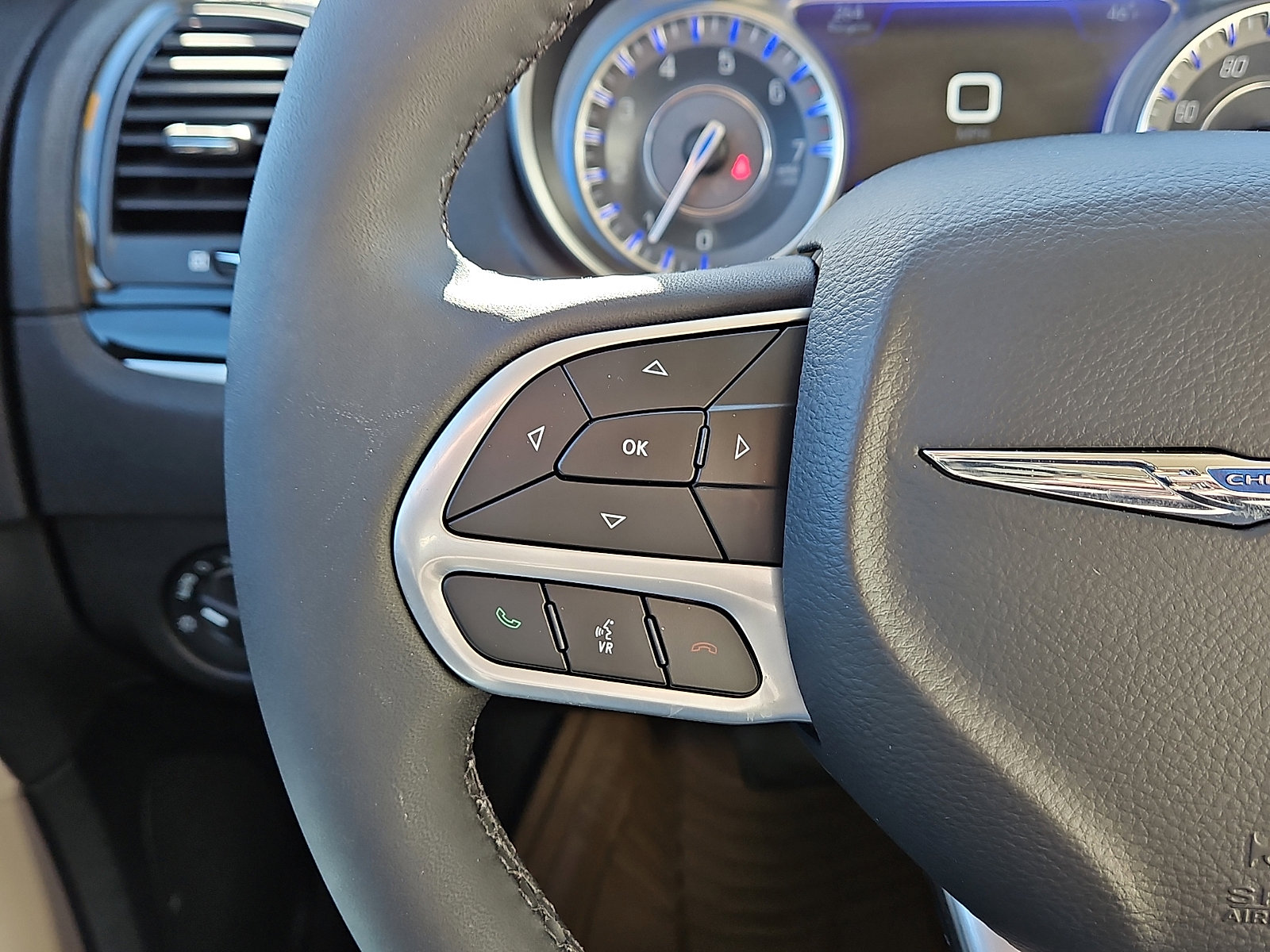 Used 2023 Chrysler 300 Touring image 16