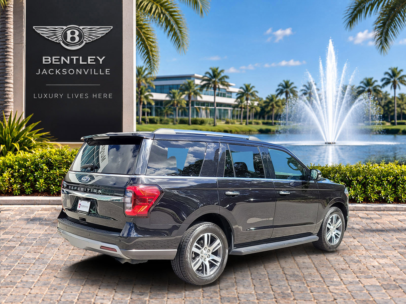 Used 2024 Ford Expedition Limited RWD image 5