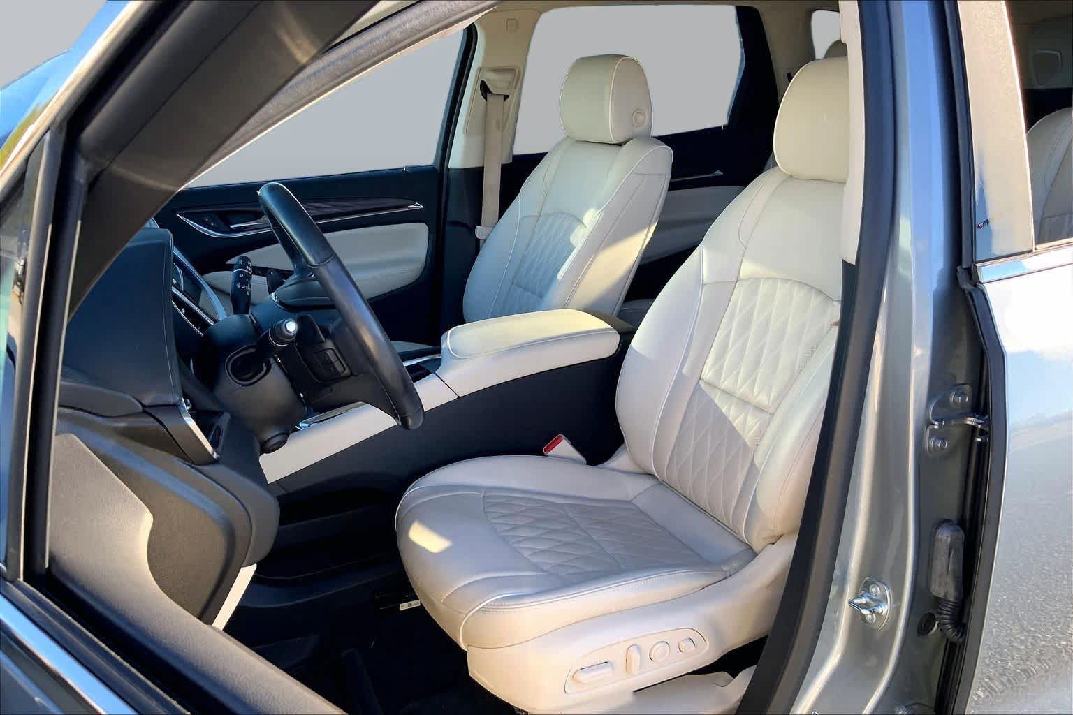 Used 2024 Buick Enclave Avenir w/ Avenir Technology Package FWD image 7