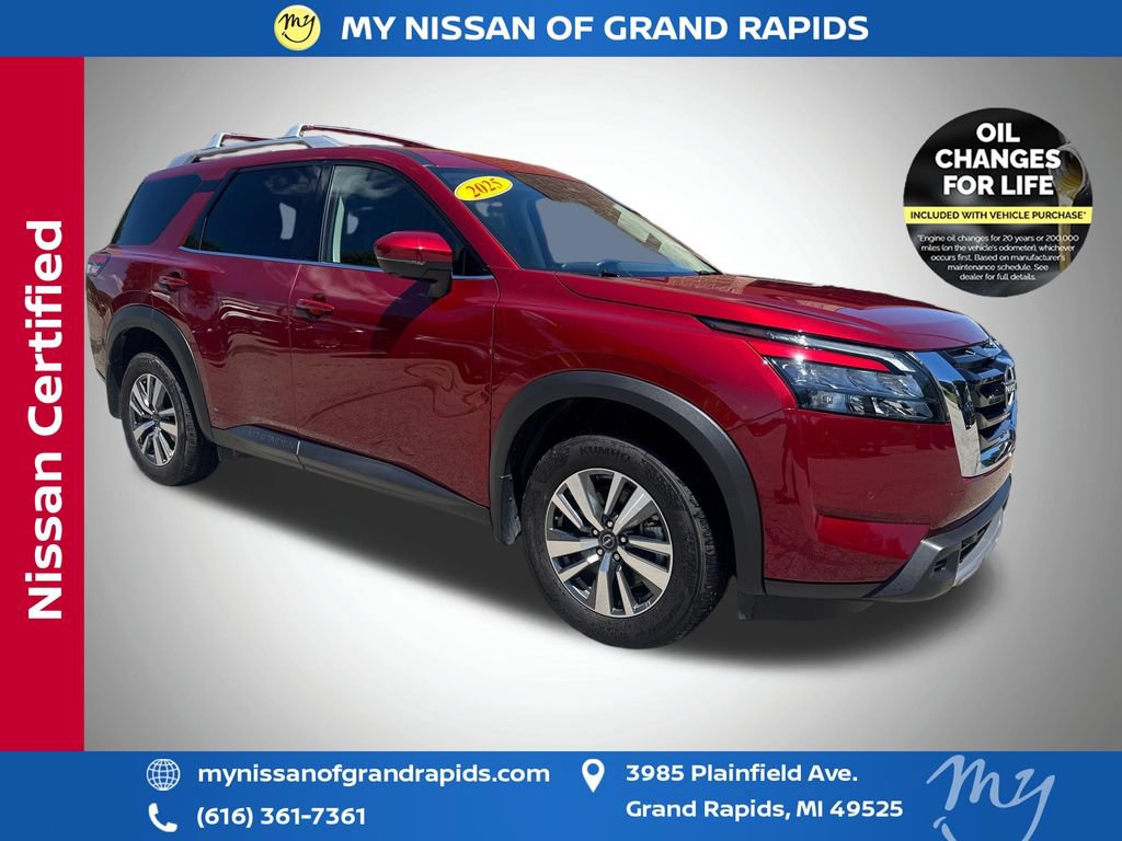 Used 2025 Nissan Pathfinder SL AWD/4WD image 1