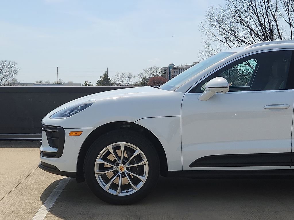 Certified 2025 Porsche Macan image 6
