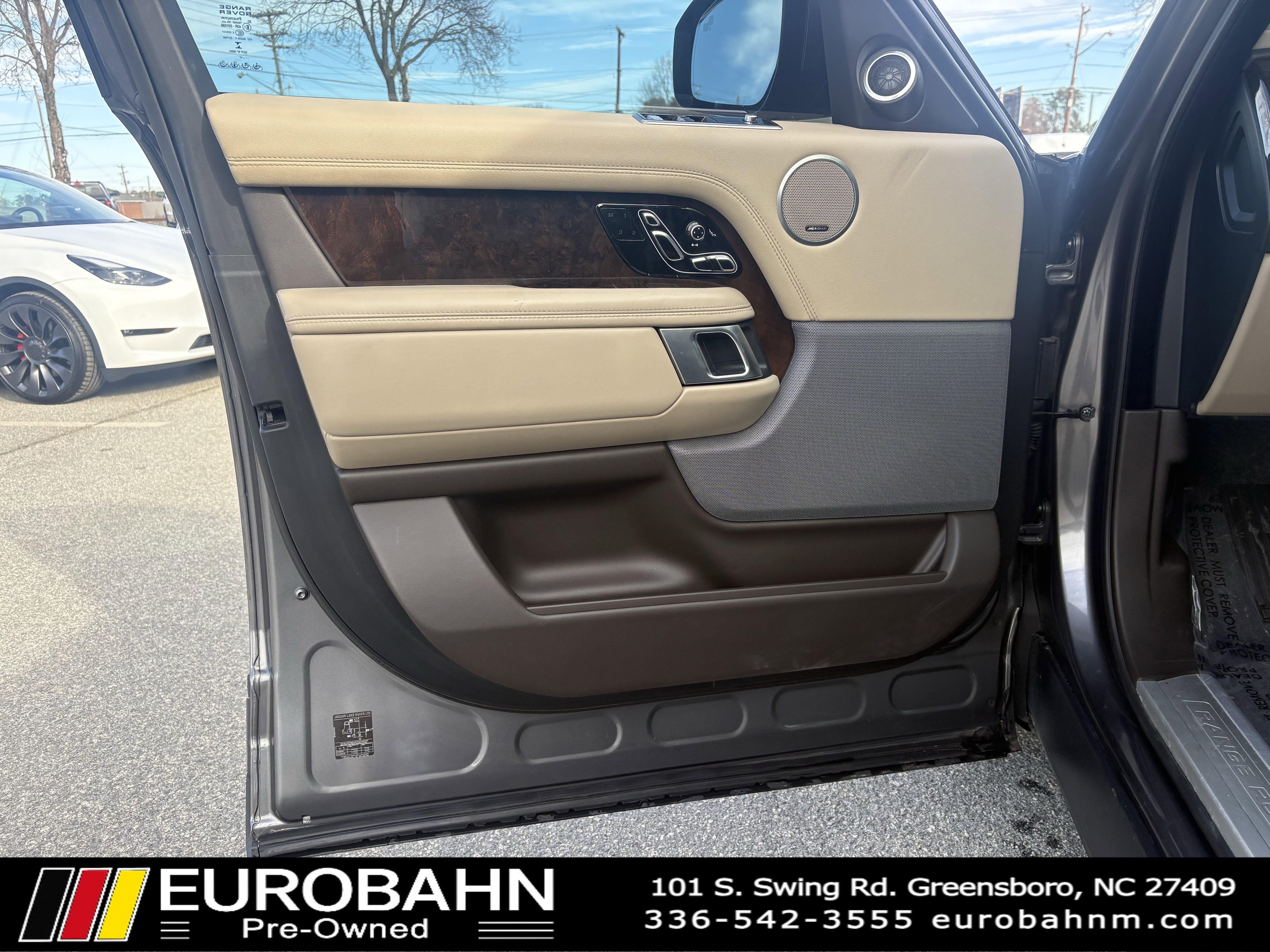 Used 2018 Land Rover Range Rover HSE image 9