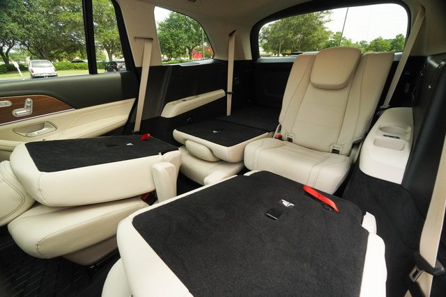 Used 2025 Mercedes-Benz GLS 580 4MATIC image 27