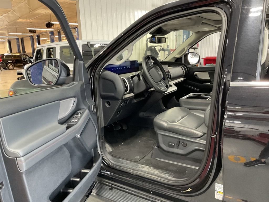 Used 2025 Ford Expedition Max Active image 8