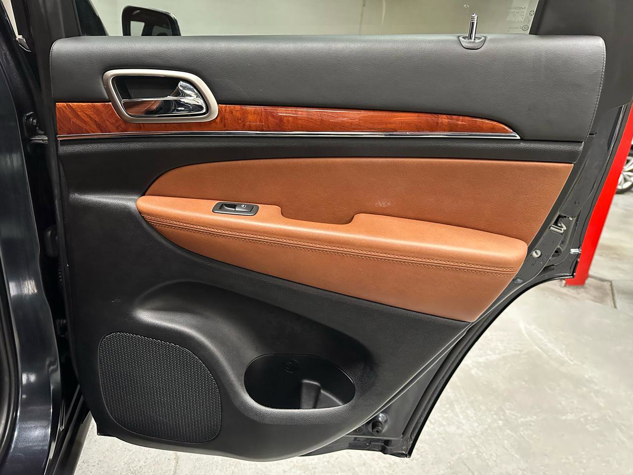 Used 2013 Jeep Grand Cherokee Overland w/ Advance Technology Group image 10