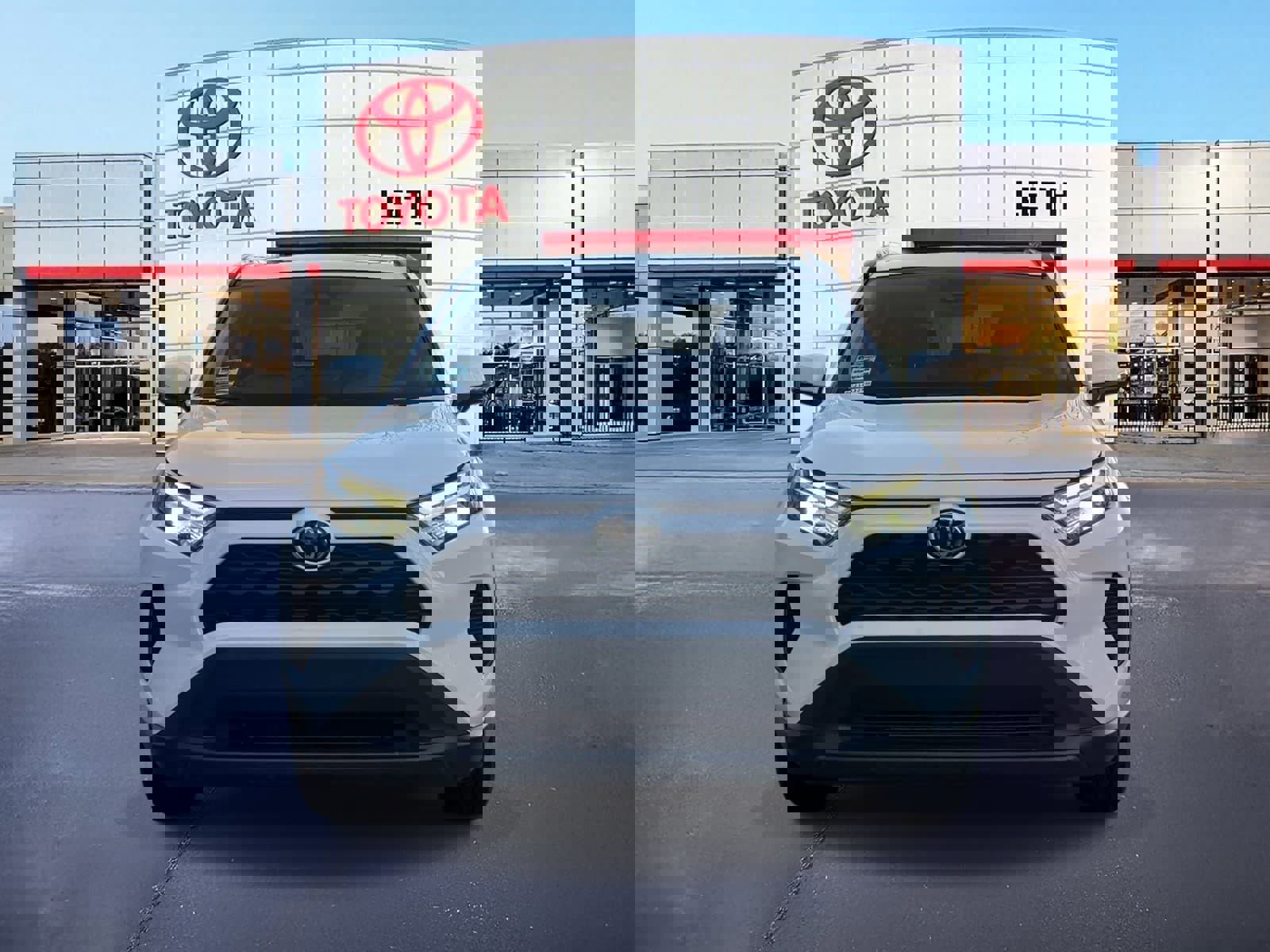 Used 2023 Toyota RAV4 XLE w/ Convenience Package image 2