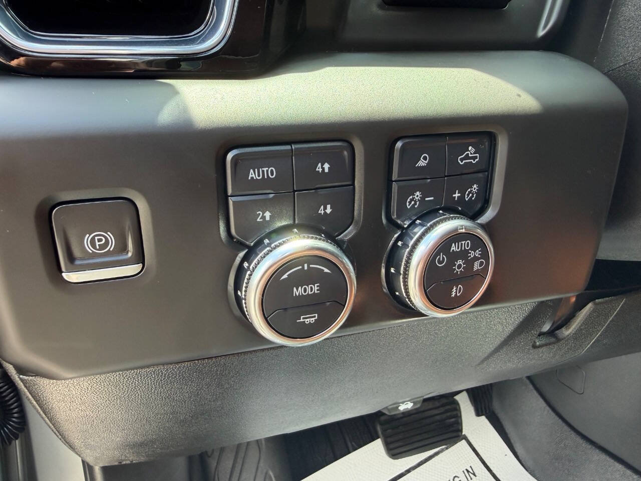 Used 2024 GMC Sierra 2500 Denali Ultimate AWD/4WD image 14