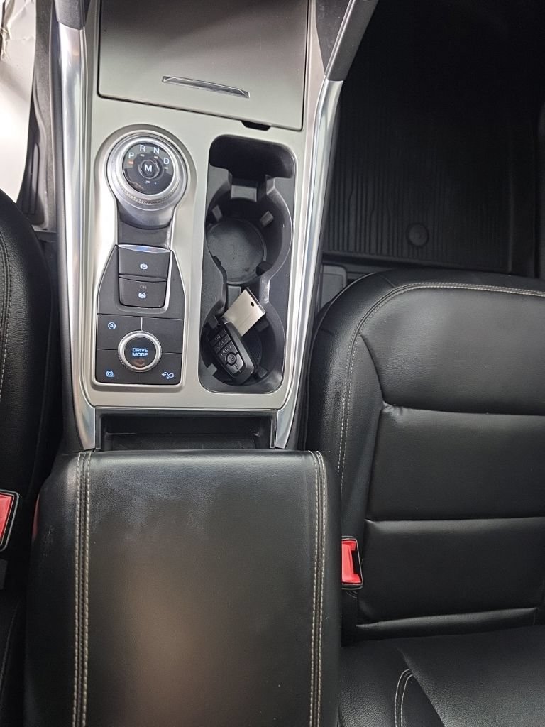 Used 2020 Ford Explorer XLT w/ Equipment Group 202A AWD/4WD image 19