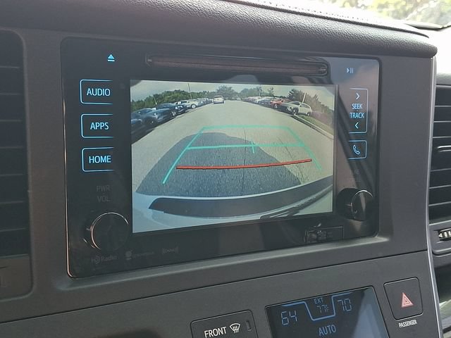 Used 2016 Toyota Sienna SE w/ SE Preferred Package FWD image 19