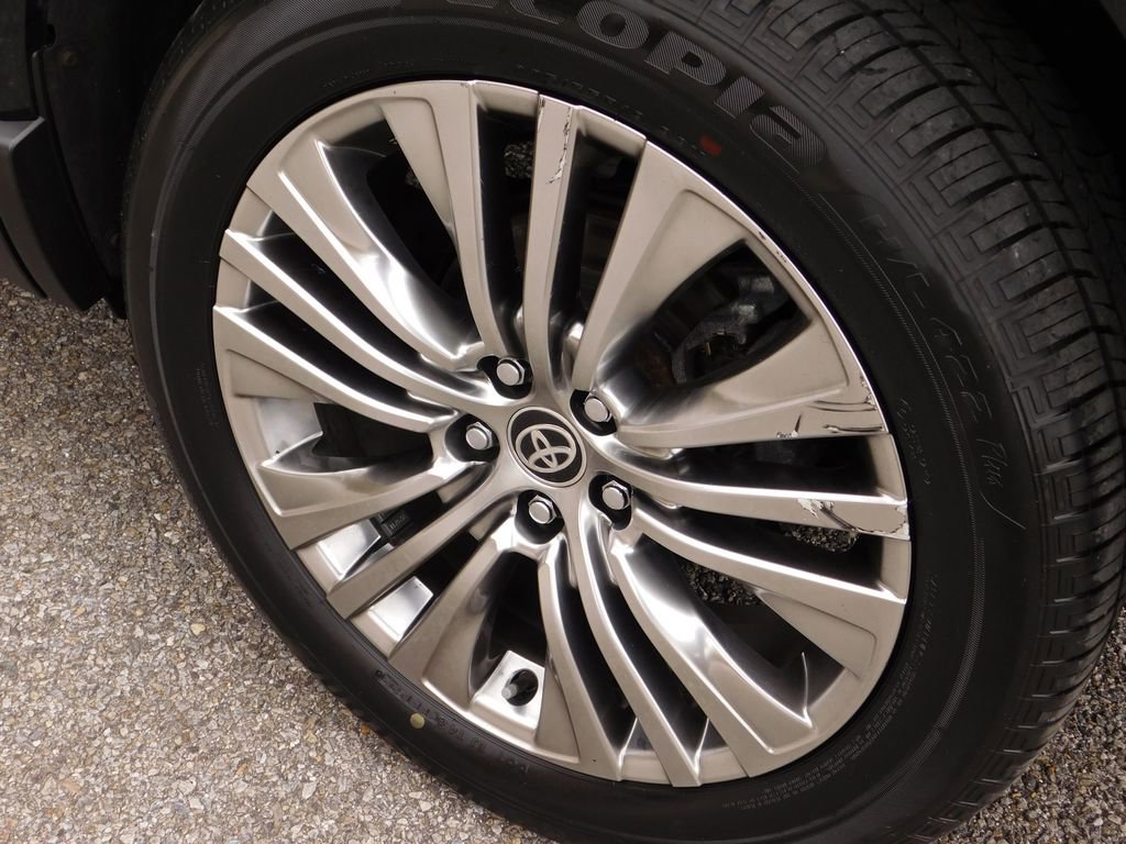 Used 2021 Toyota Venza XLE w/ Softex Package image 7