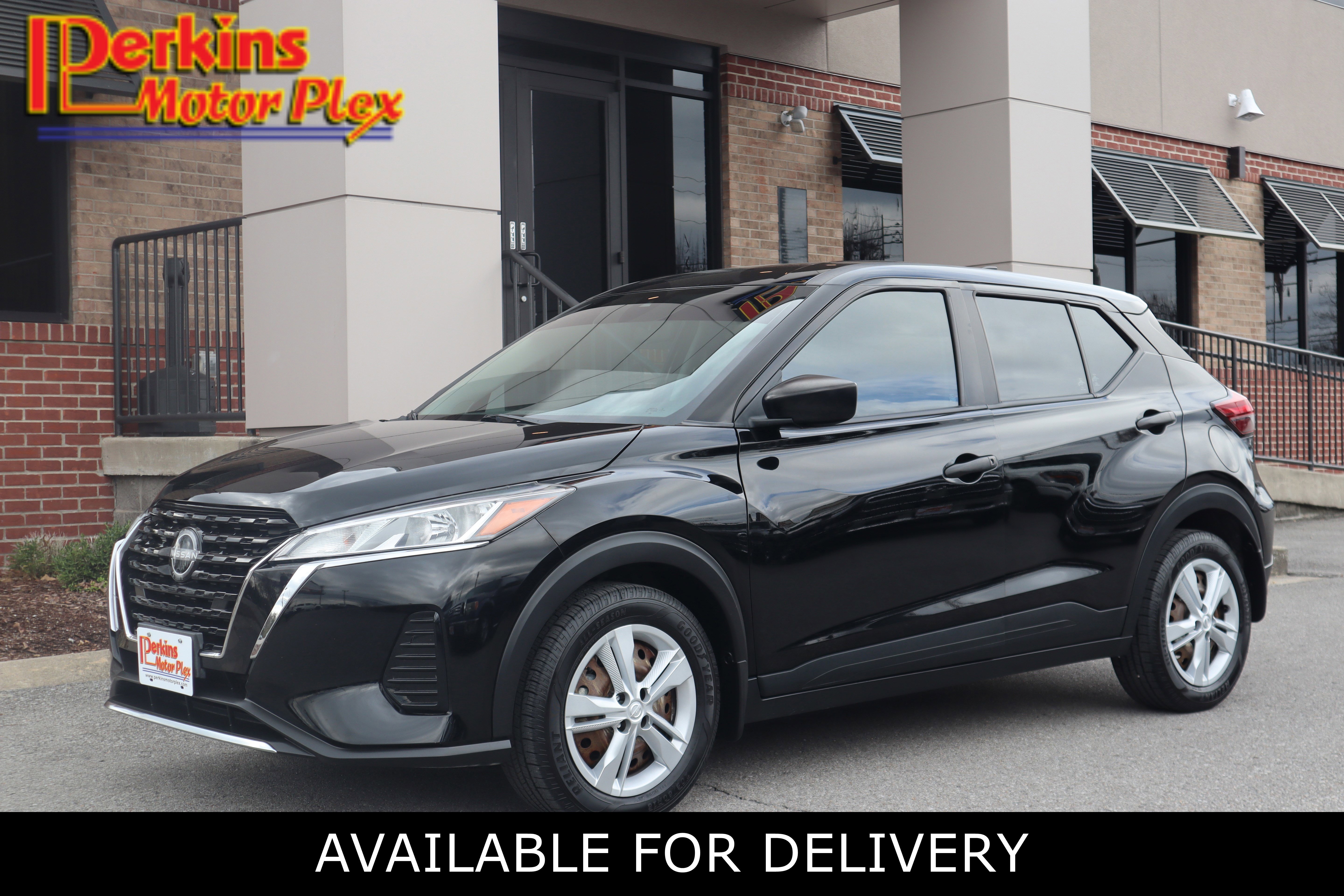 Used 2022 Nissan Kicks S image 1