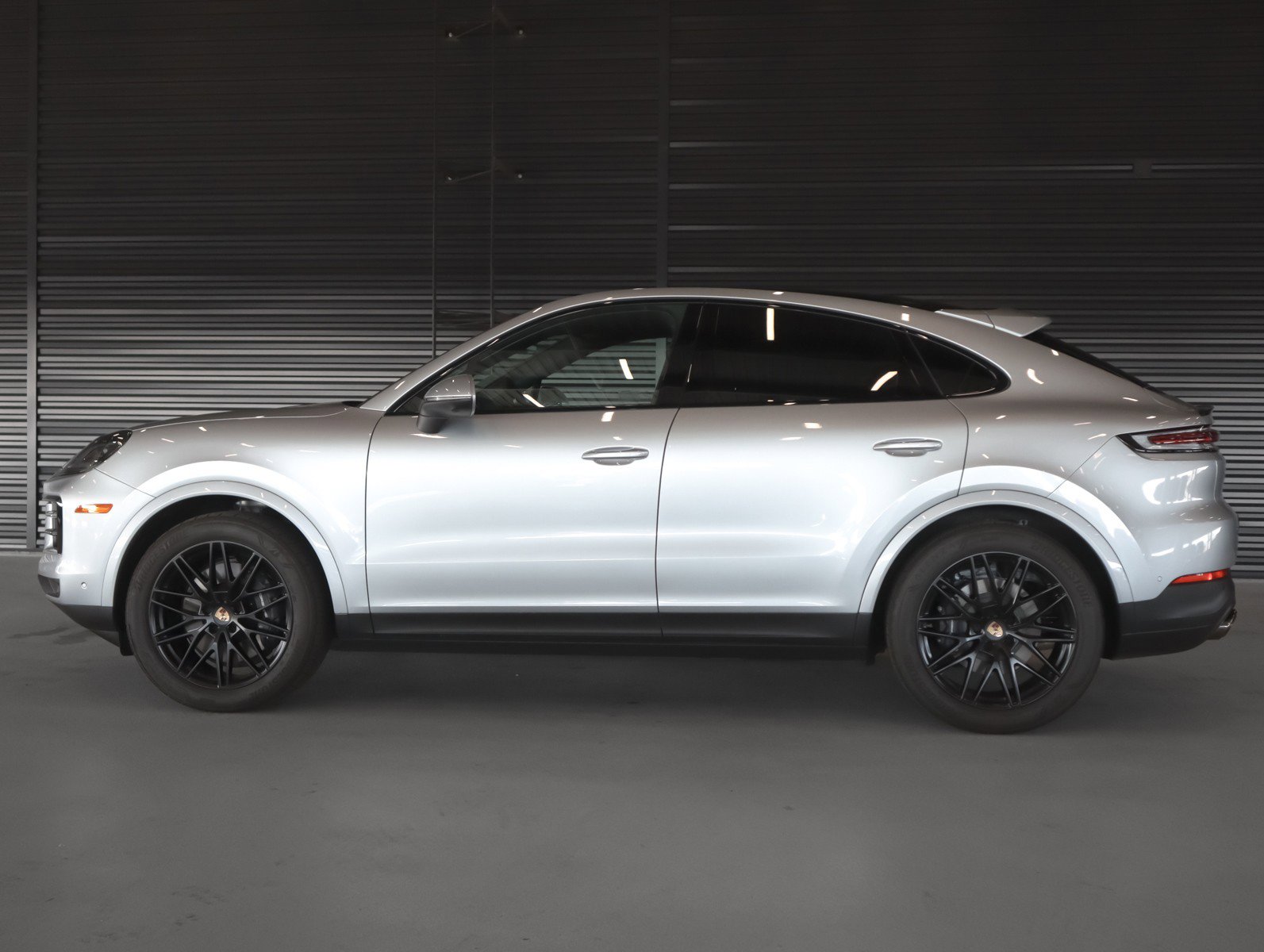 Certified 2025 Porsche Cayenne Coupe image 2