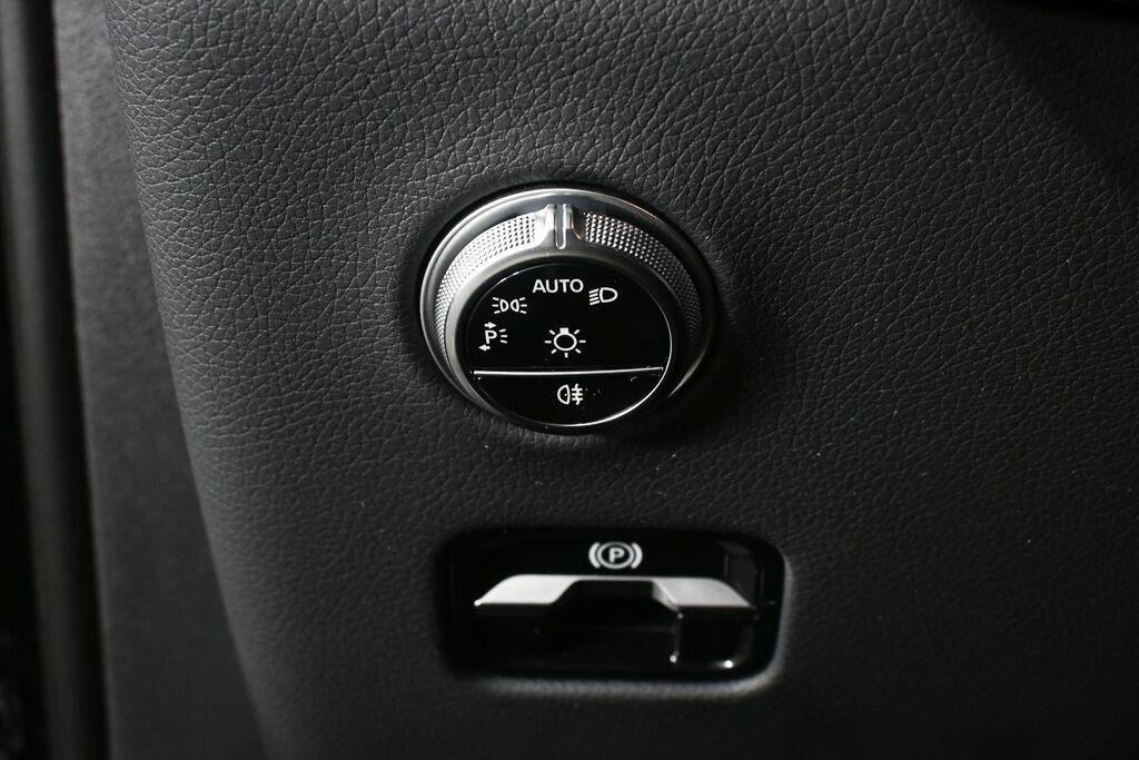 Certified 2025 Mercedes-Benz GLC 300 image 17