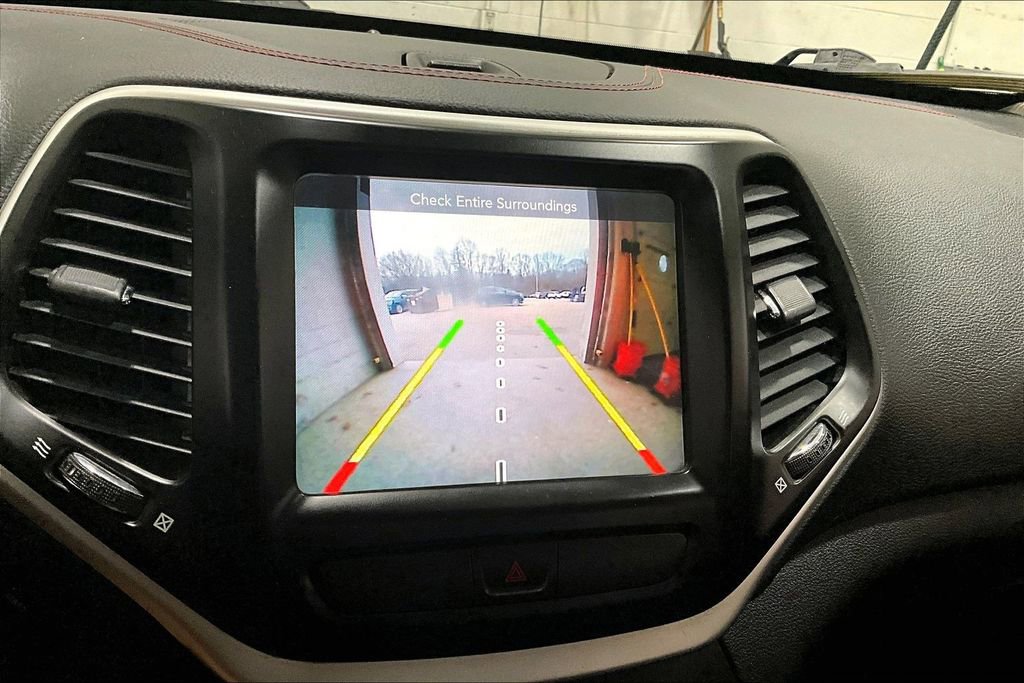 Used 2016 Jeep Cherokee Trailhawk w/ Cold Weather Group AWD/4WD image 14