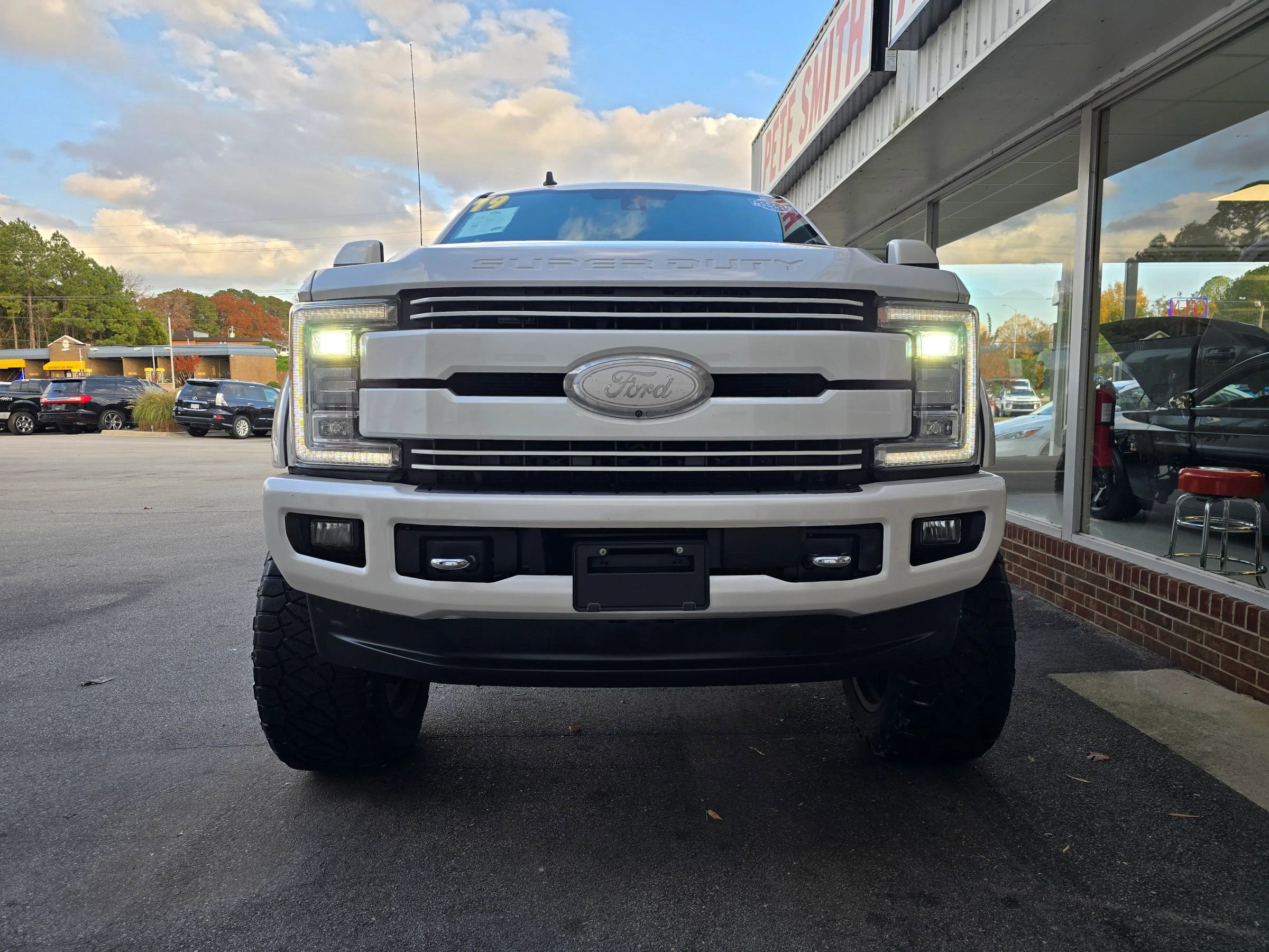Used 2019 Ford F250 Platinum w/ Platinum Ultimate Package AWD/4WD image 3