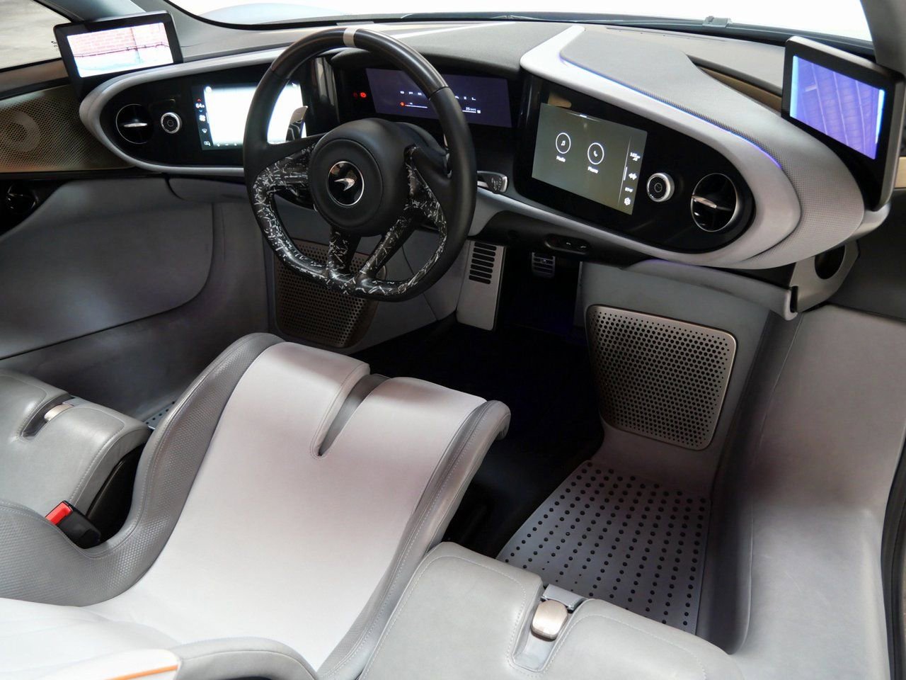Used 2020 McLaren Speedtail RWD image 10