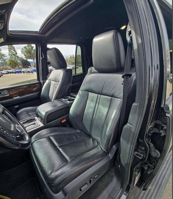 Used 2015 Lincoln Navigator image 29