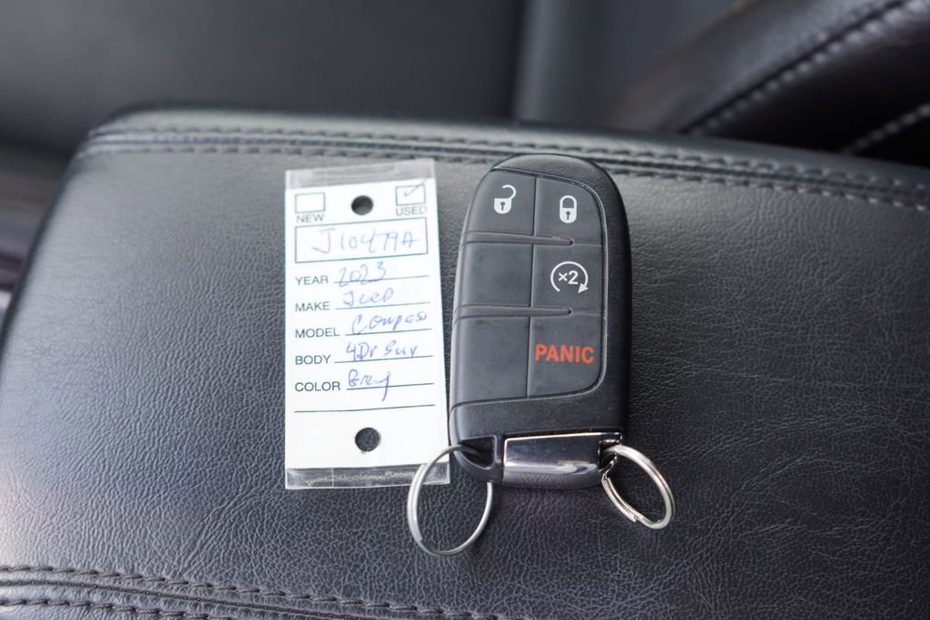 Used 2023 Jeep Compass Latitude AWD/4WD image 34