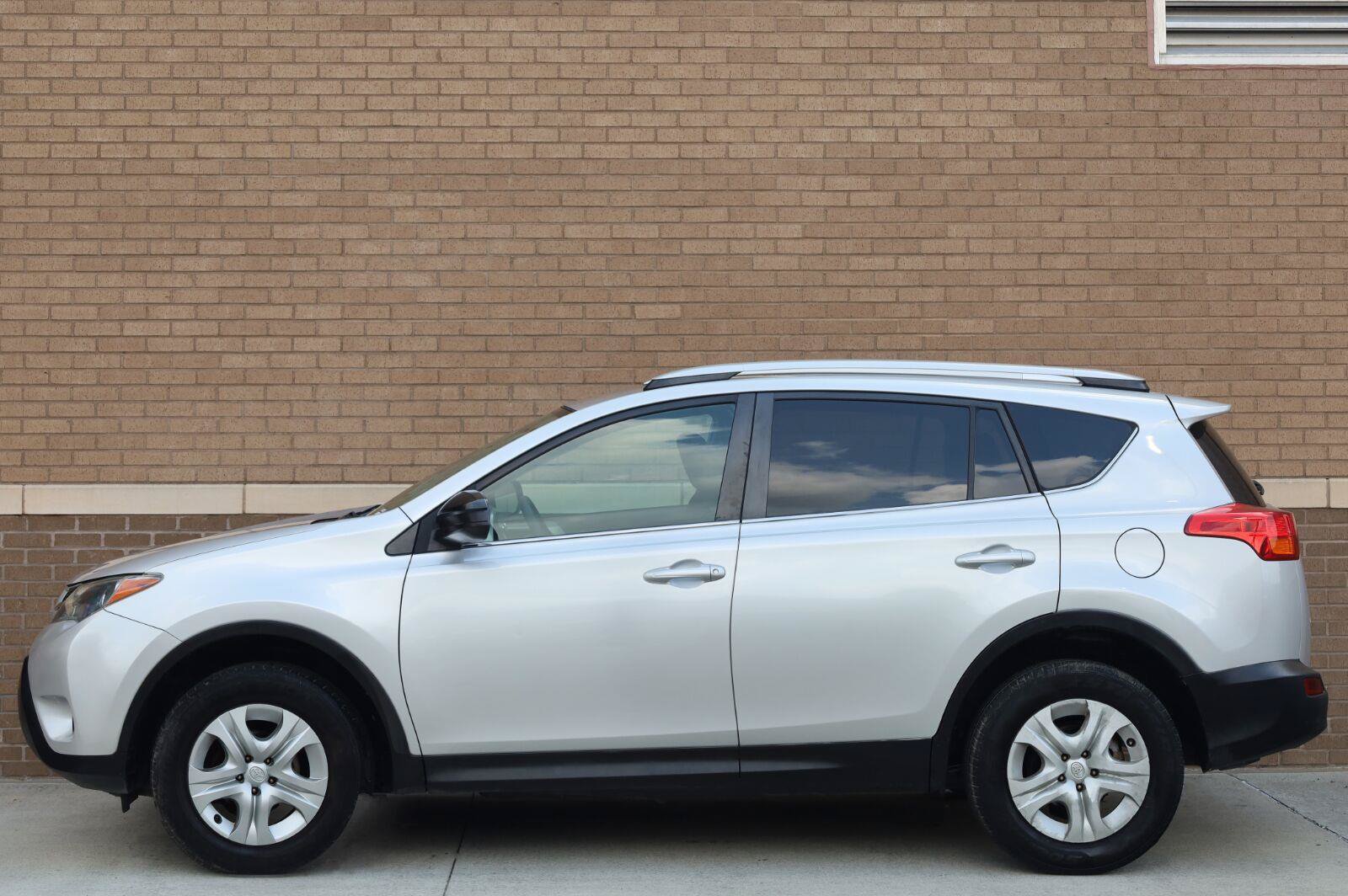 Used 2015 Toyota RAV4 LE FWD image 3