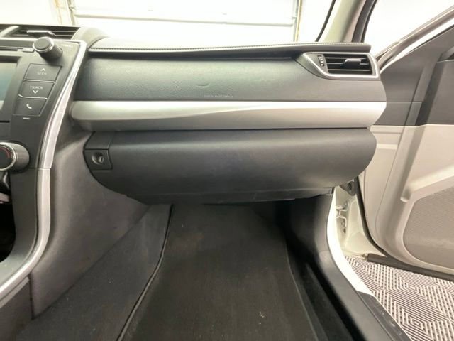 Used 2015 Toyota Camry SE FWD image 8
