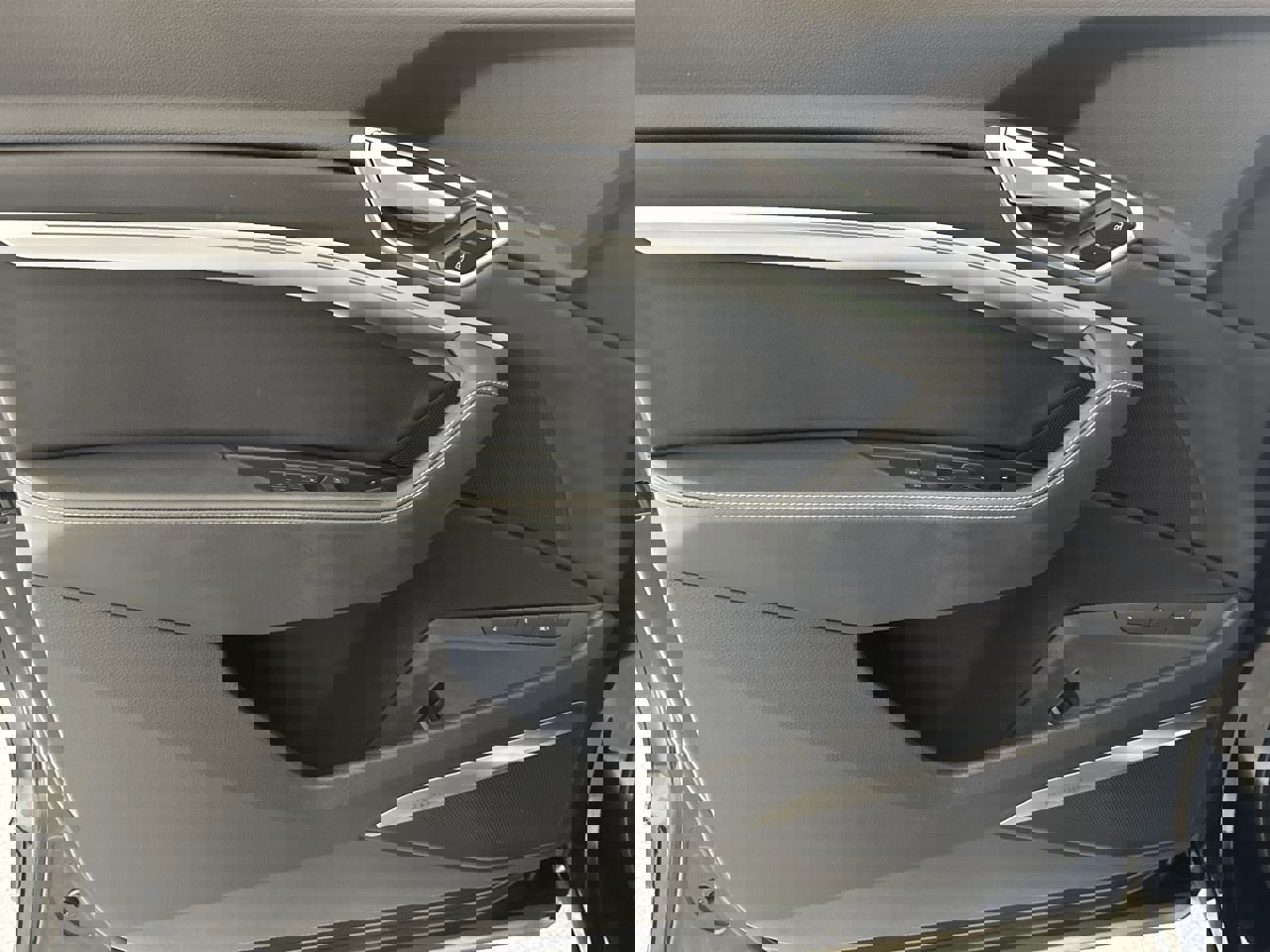 Used 2020 Audi e-tron Premium Plus image 27