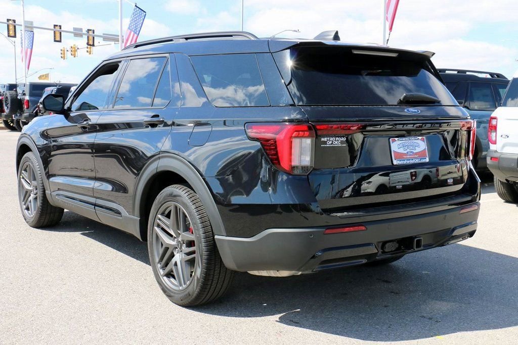 New 2026 Ford Explorer ST-Line w/ ST-Line Street Pack image 7