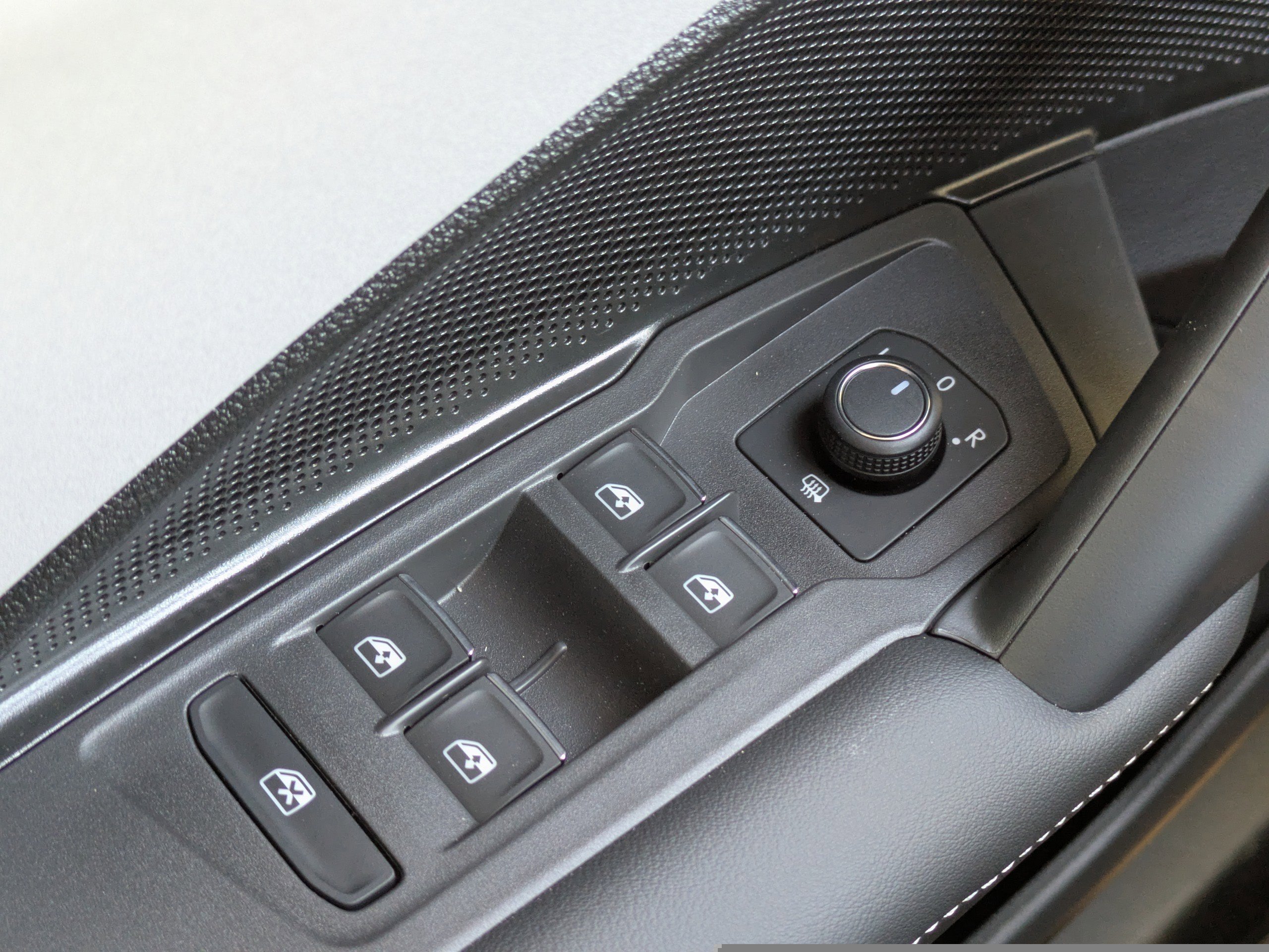 New 2026 Volkswagen Tiguan SE R-Line image 26