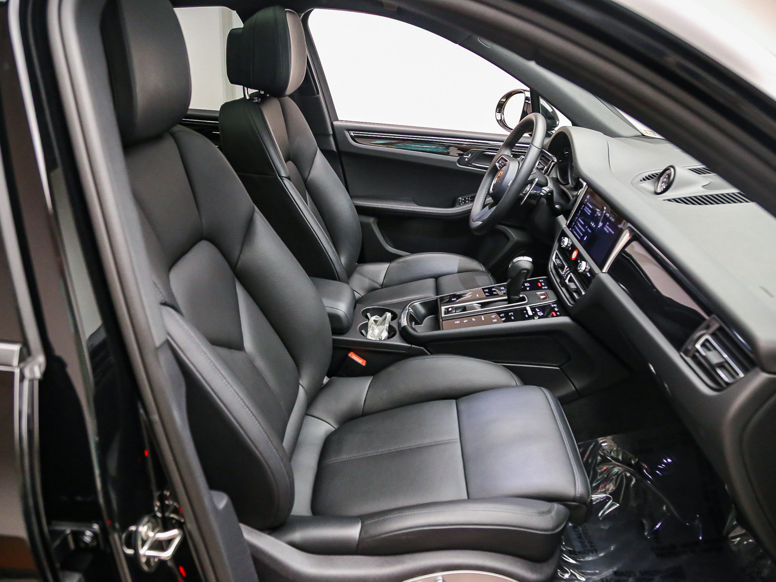 Certified 2026 Porsche Macan AWD/4WD image 20