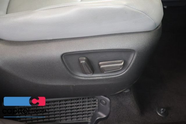 Used 2023 Toyota Sienna XLE FWD image 30