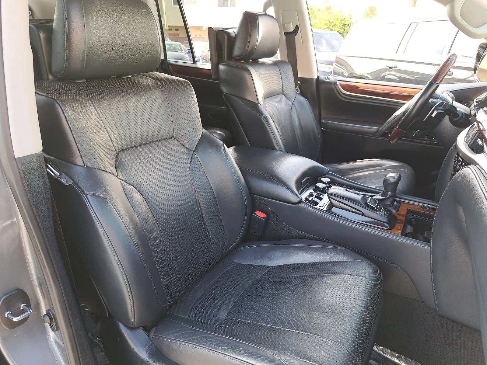 Used 2019 Lexus LX 570 4WD w/ Luxury Package image 10