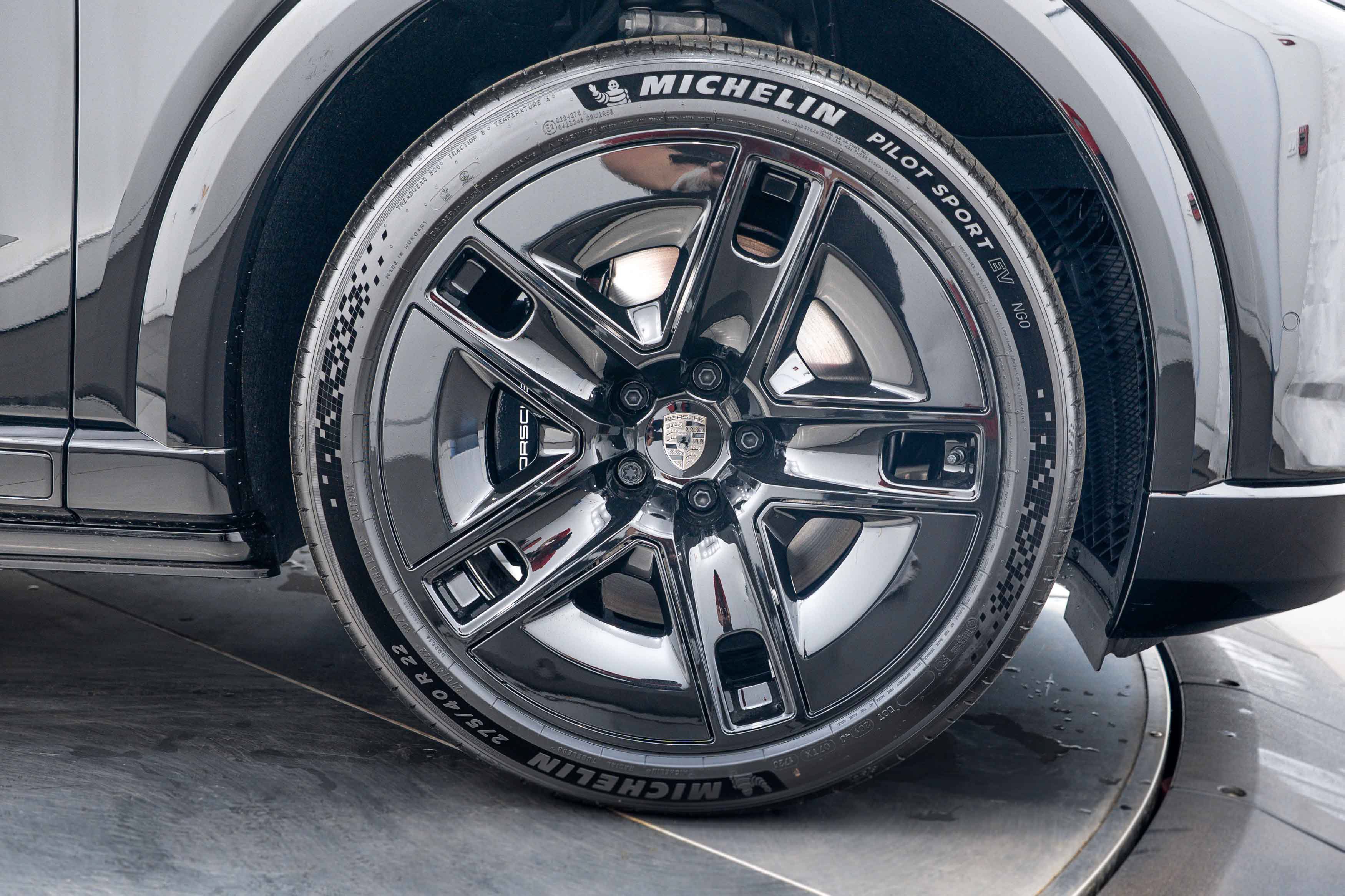 New 2026 Porsche Cayenne Turbo AWD/4WD image 11