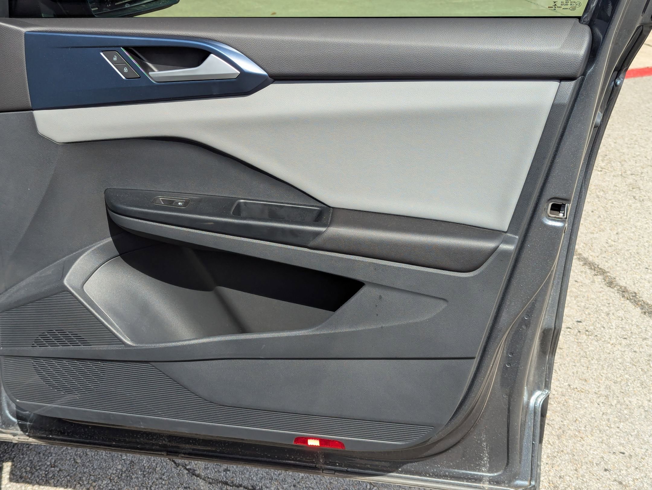 Used 2023 Volkswagen Taos SE image 28