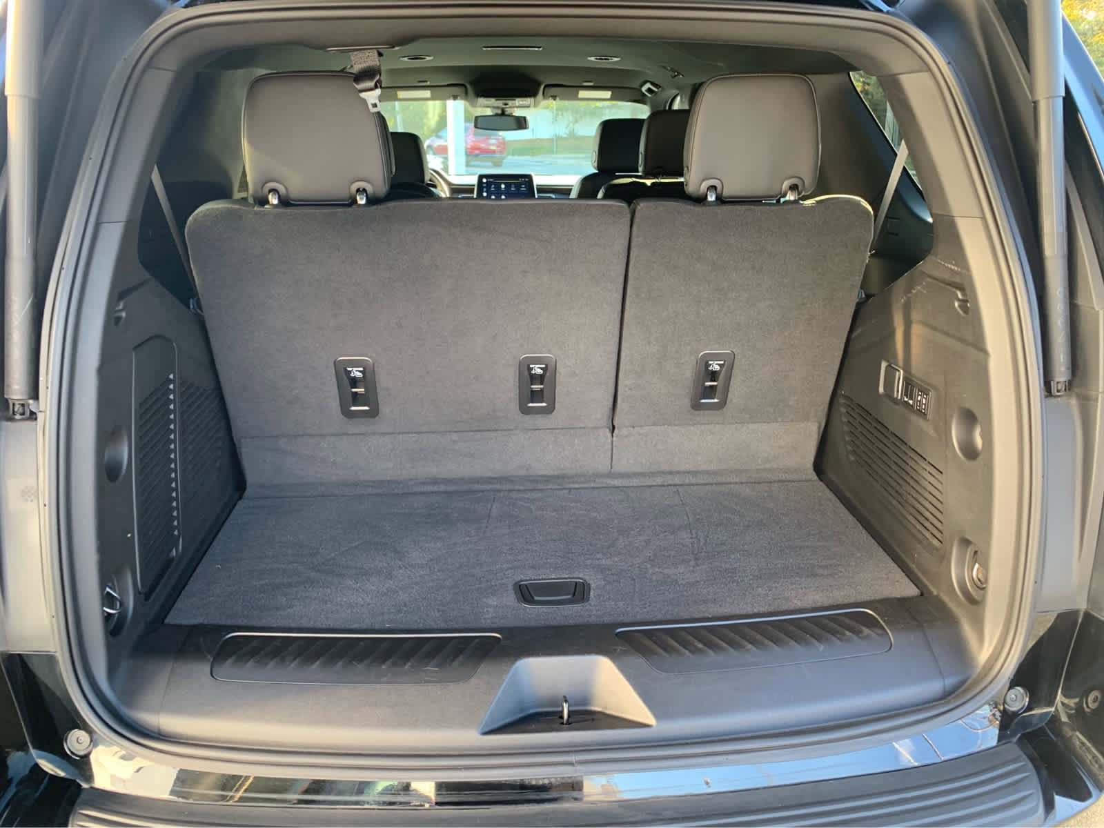 Used 2022 Chevrolet Tahoe LT w/ Luxury Package image 6