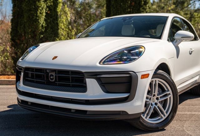 Used 2024 Porsche Macan T w/ Premium Plus Package image 2