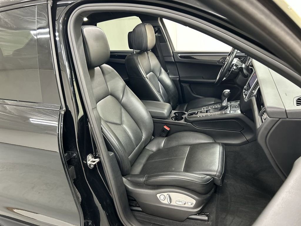 Certified 2018 Porsche Macan S AWD/4WD image 24