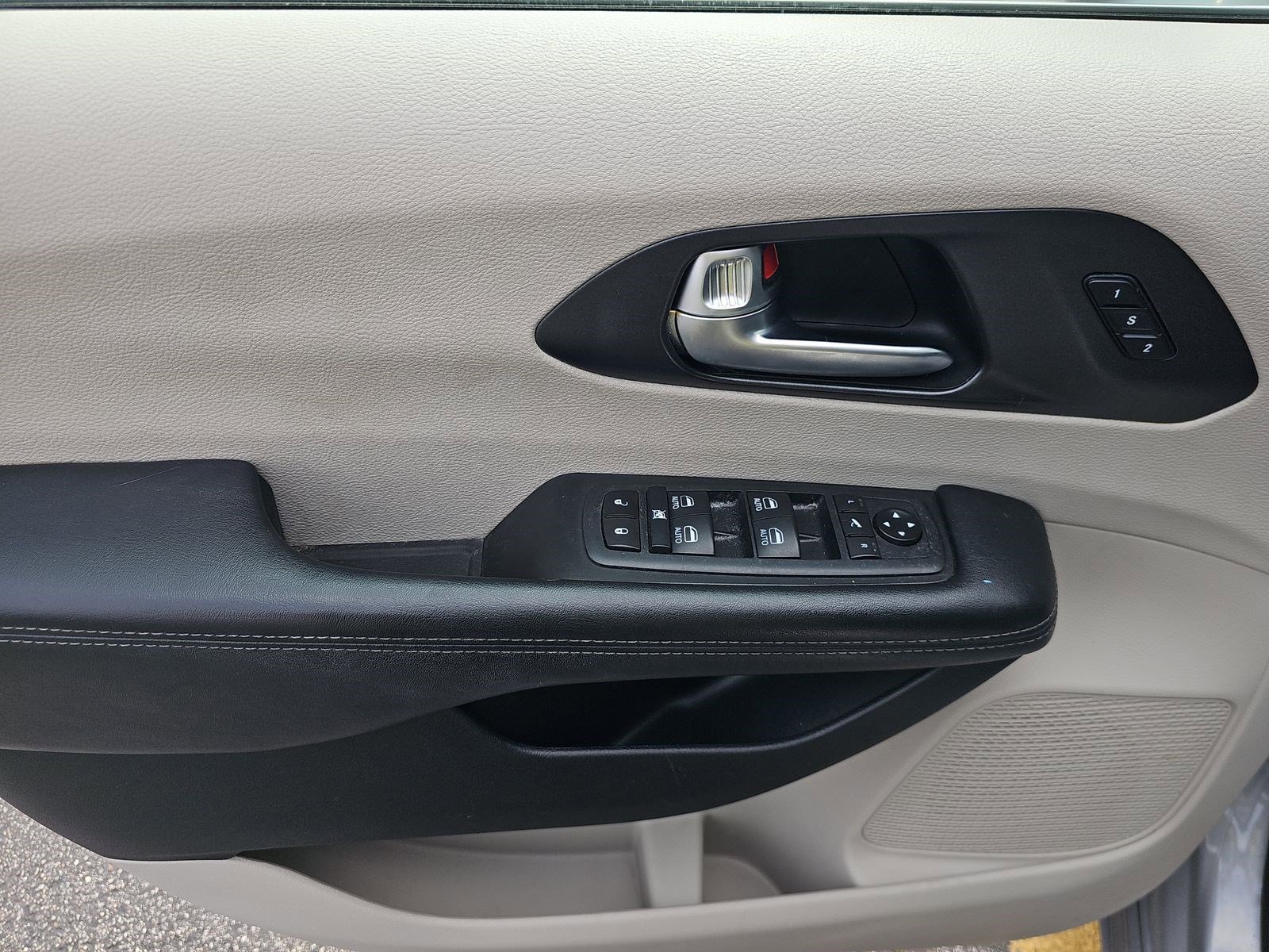 Used 2020 Chrysler Pacifica Limited image 14